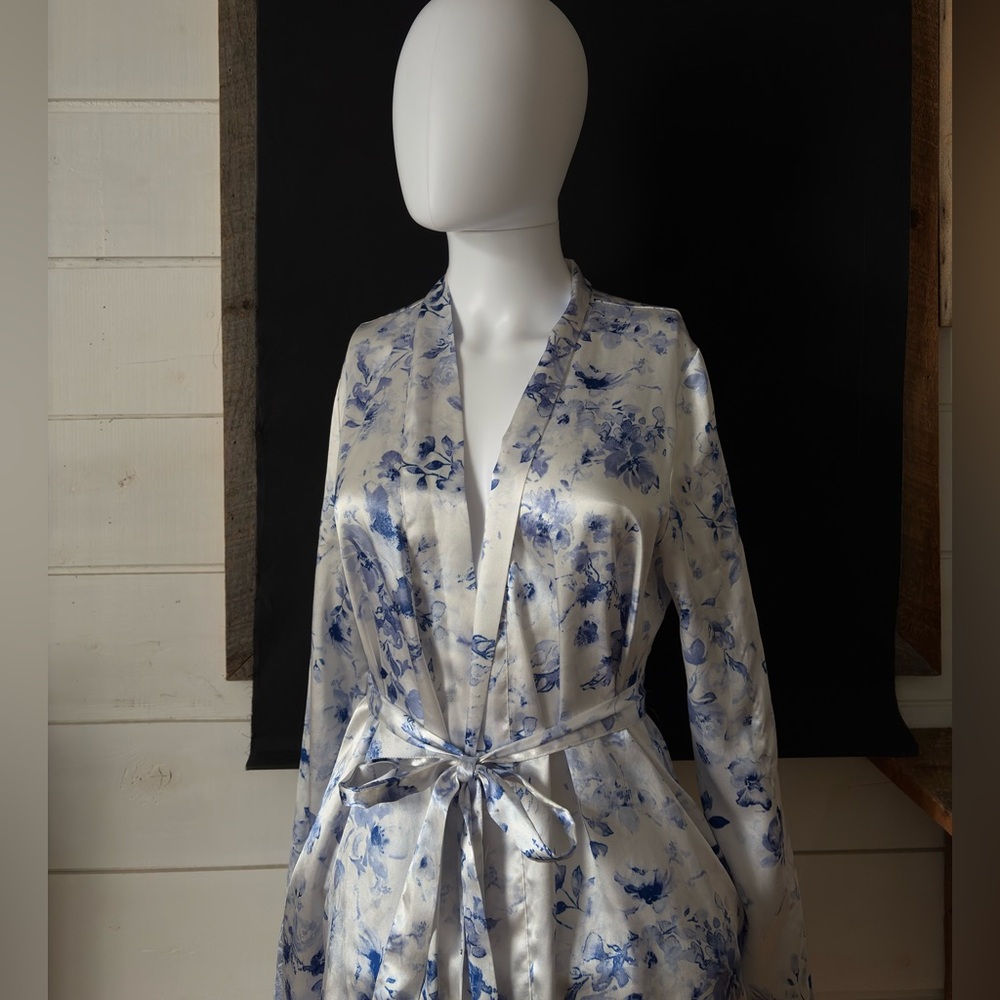 La Vie En Rose White Satin Floral Robe with Blue Print